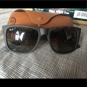 Tortoise Ray-Ban Justin w brown leather case